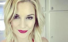 Renee Young’s Red Hot Red Dress Selfie