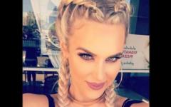 lana_selfie