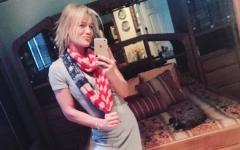 Felice Herrig’s Scarf Matches Her Socks
