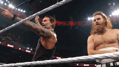 CM Punk Returns on WWE Raw, Costs Seth Rollins the World Heavyweight Championship