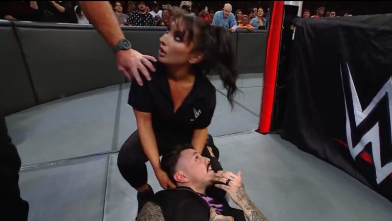 Alex Gracia Appears As An Extra On WWE Monday Night Raw