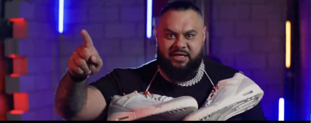 Bronson Reed anuncia que su cirugía fue un éxito: "Mañana es el día uno"