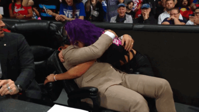 Bayley Returns On WWE Raw & Saves Lyra Valkyria, Hugs Everyone At Ringside