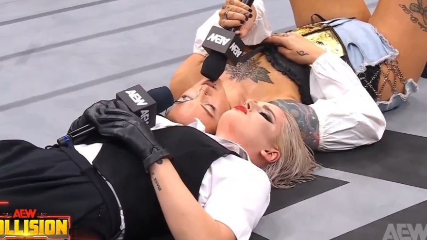 Kris Statlander macht Toni Storm bei AEW Collision ein Kompliment