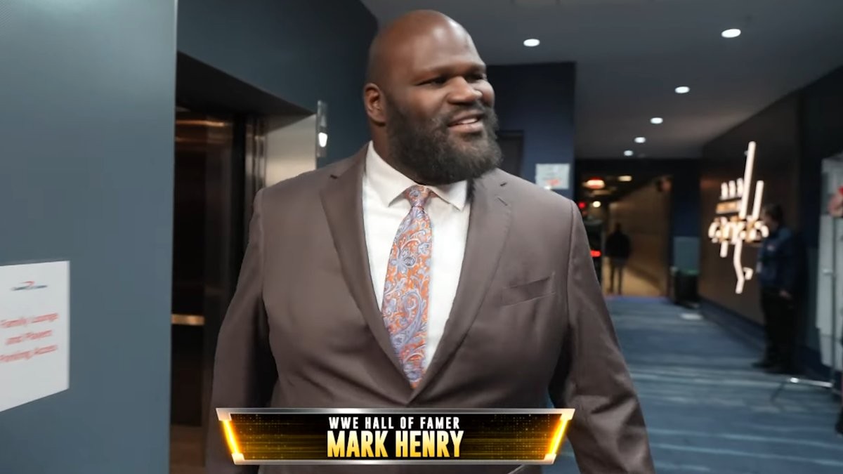 Mark Henry: There Was A Line Of About 30 or 40 People To Get To John Cena To Hug Him