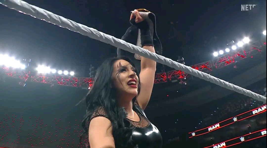 Stephanie Vaquer Addresses Uncomfortable Encounter With A "Fan"