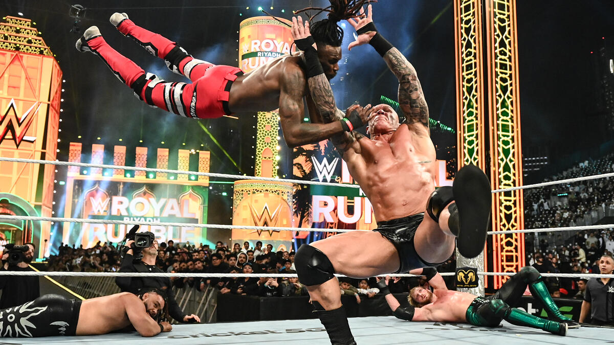 Randy Orton revela que aconsejó a Je'Von Evans sobre no hacer todos sus movimientos cada noche