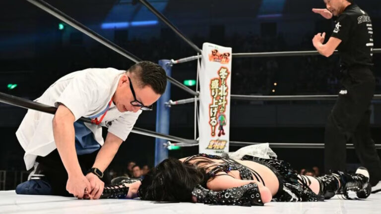Saya Kamitani Suffers Dislocated Finger During World Of Stardom Title Main Event, Gets Finger Taped & Continues Wrestling