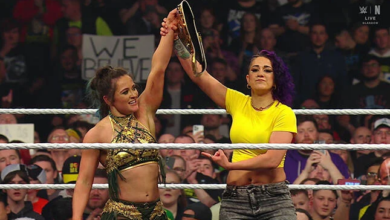 Lyra Valkyria and Bayley