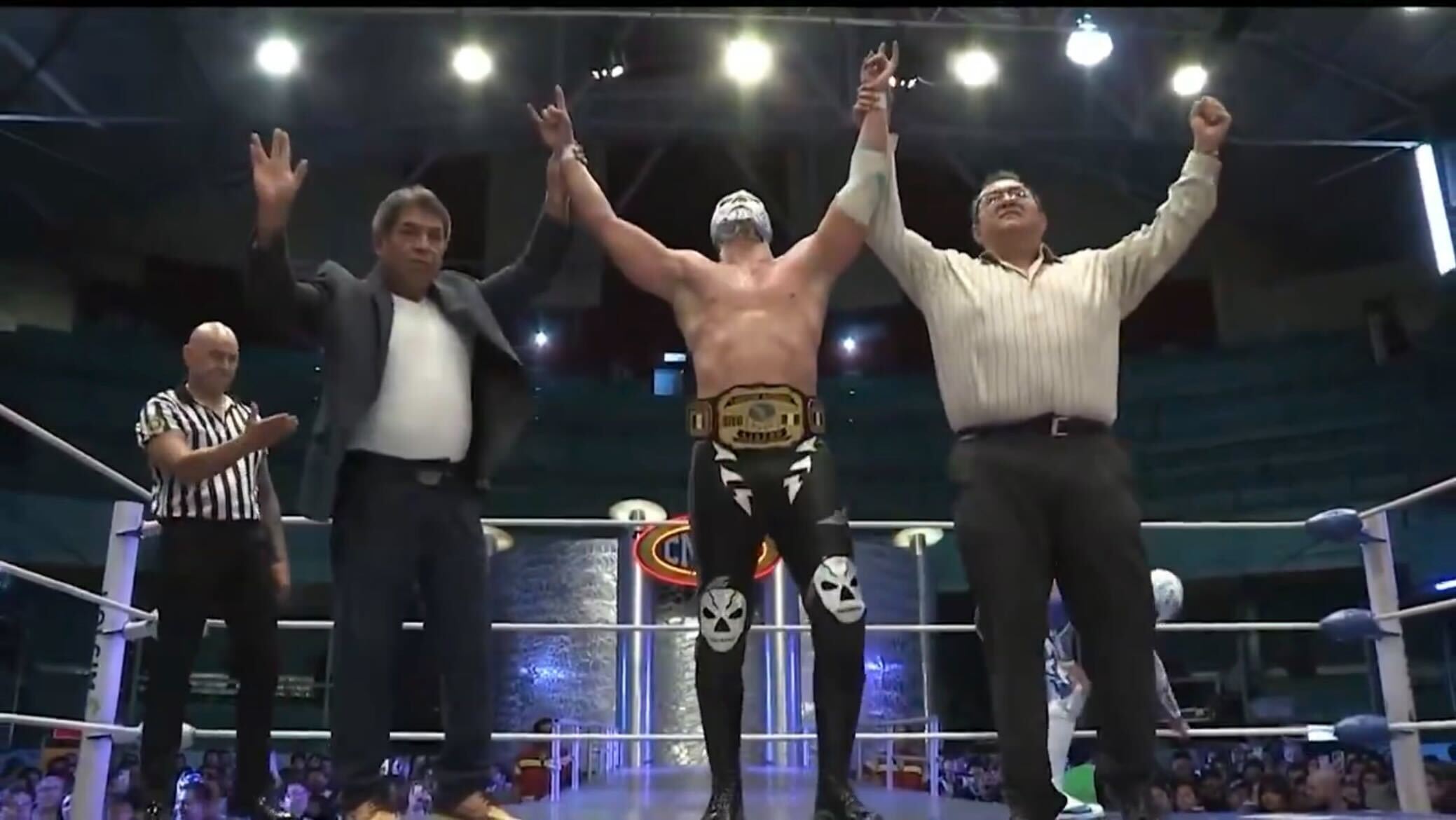 Calavera Jr. I Wins CMLL National Lightweight Championship