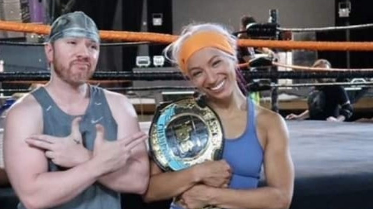 amazing red, mercedes mone