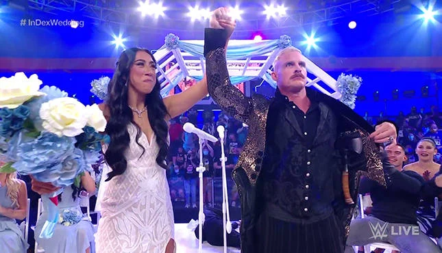 Indi Hartwell, Dexter Lumis