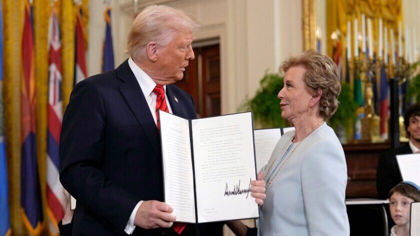 linda mcmahon, donald trump
