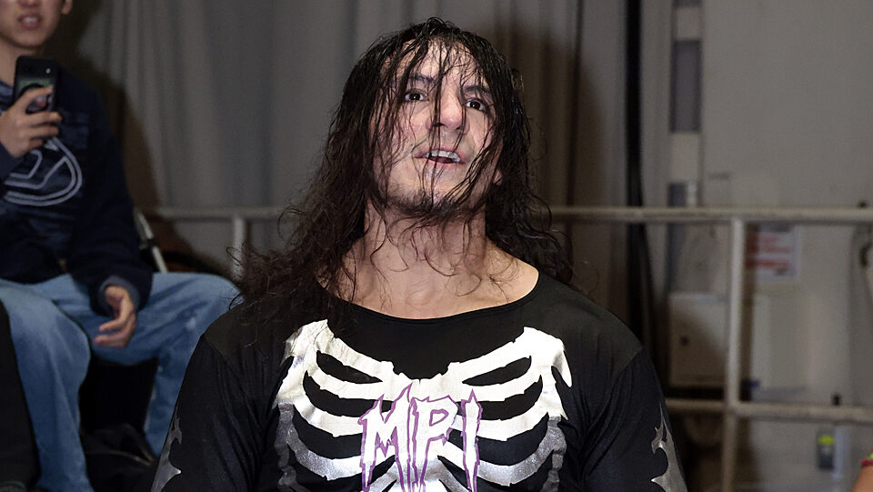 Luis Mante von Dragongate als „mysteriöser Phantom-Eindringling“ in NOAH ...