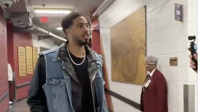 Tyrese Haliburton trägt Triple-H-Jacke zum Saisonauftakt